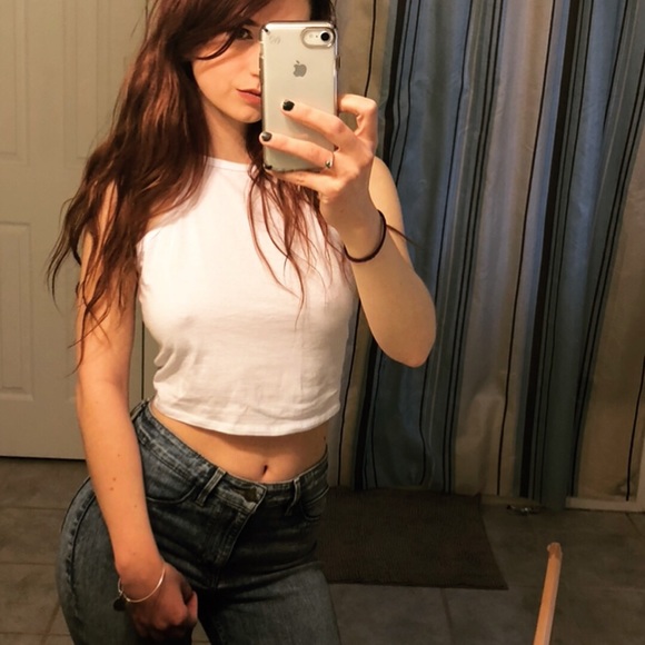 Meet your Posher, Emily - Picture 3 of 3